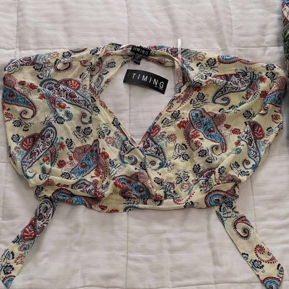 New with tags Timing tie crop top size small